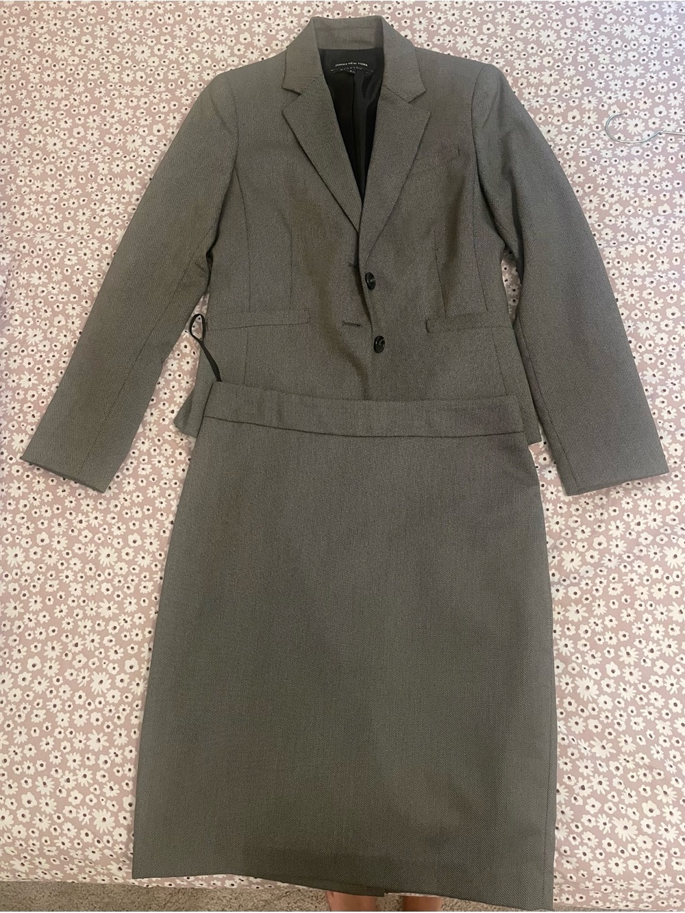 Jones New York Gray Microdot Blazer & Skirt SUIT size 6 stretch barely worn